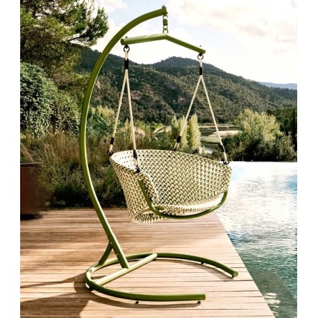 Silla colgante Aliga en aluminio y ratán verde VeryForma