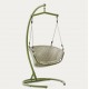 Silla colgante Aliga en aluminio y ratán verde VeryForma